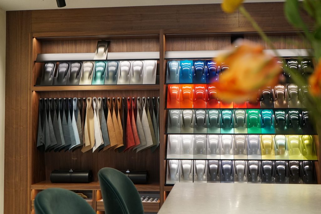 Aston Martin Nuernberg - bild von K-Cut Nürnberg